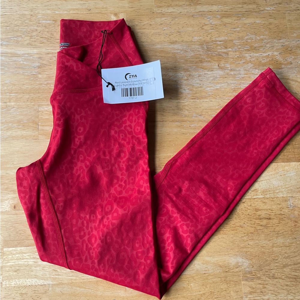 Zyia red leopard “scrunchie what” LNT